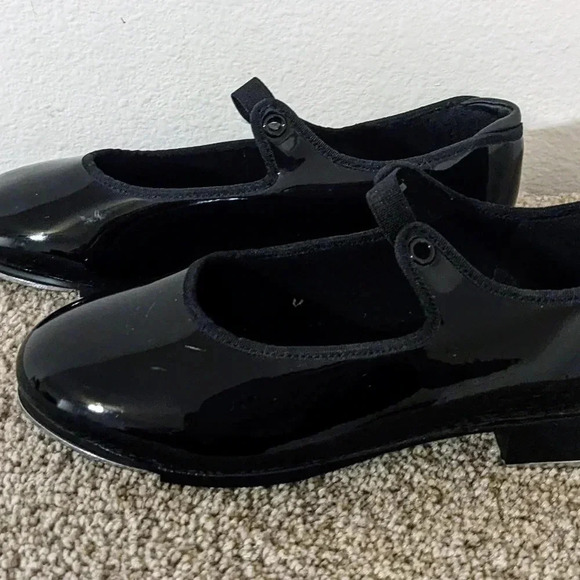 Capezio Black Patent Leather Tap Shoes Strap Closure Girls Dance Size 7 NEW - Picture 2 of 7